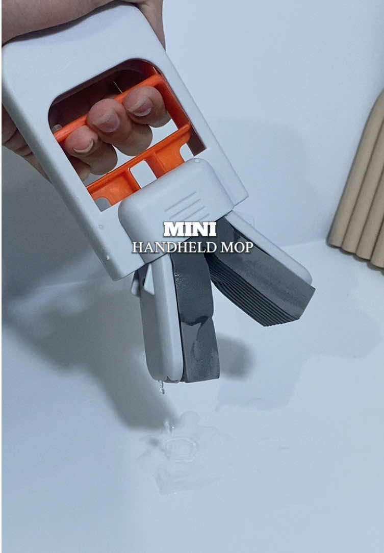 Mini Handheld Mop perfect for quick clean-ups! Must have sa bawat bahay 😍🙌  #minimop #mop #mopcleaner #houseessentials #household #householditems #mops #tiktokfinds #fyp 
