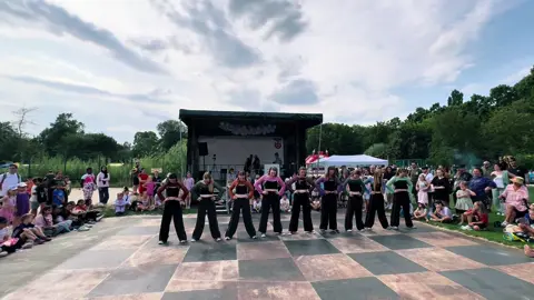 Spandauer Südparkfest ‘25 🩵 Dancers: @Jessy @Leah 🤘🏻 @samira_rieger @Darleen.165 @j.steffan @Belly ❤️ @anna_lena_05_05  Choreos by @Van_x3  #dance #streetdance #dancecrew #berlin #tanzen 