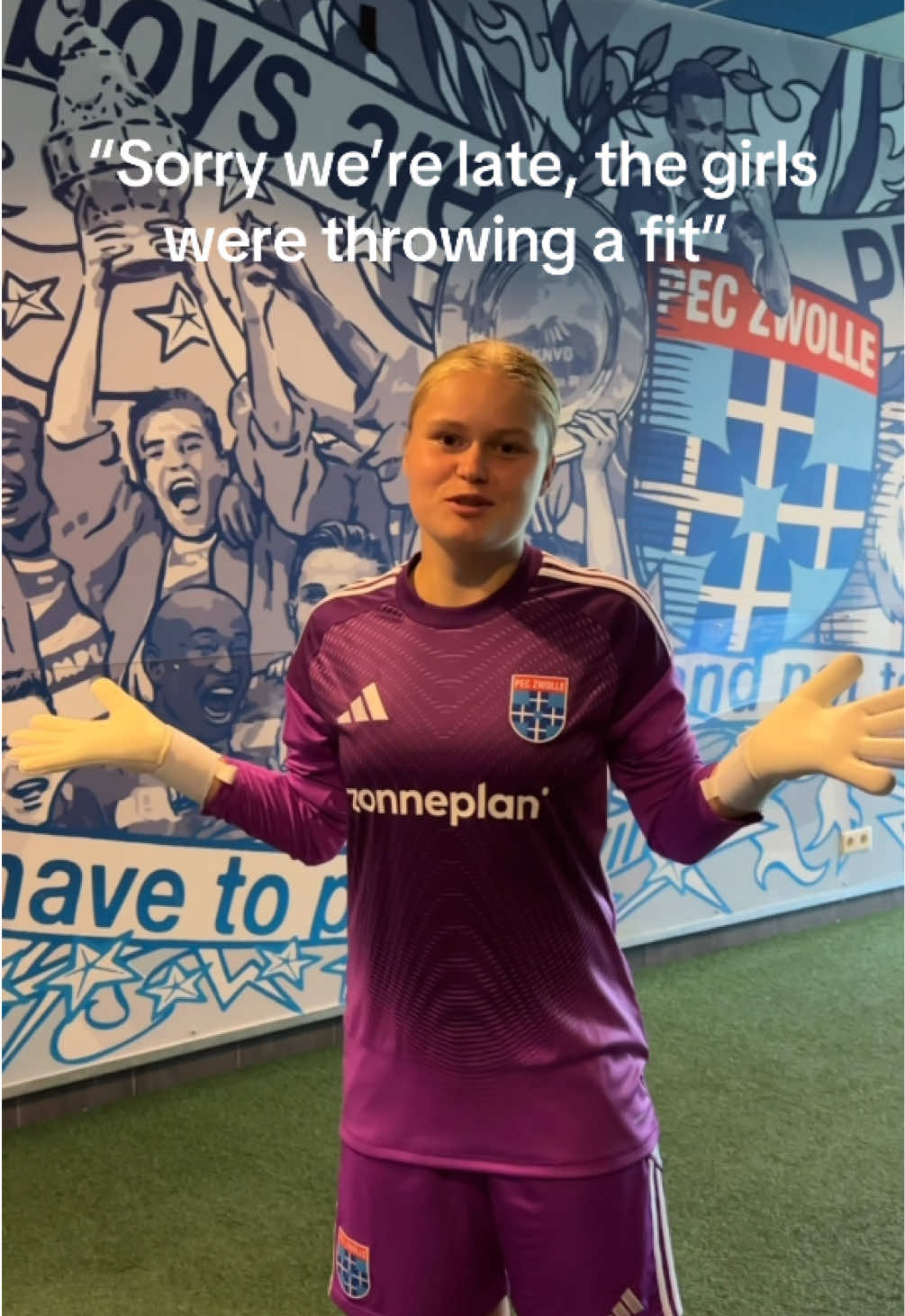 Sorry we’re late, but verryyy stylish 💅✨ #peczwolle #model #stylish #ootdinspo #fyp 