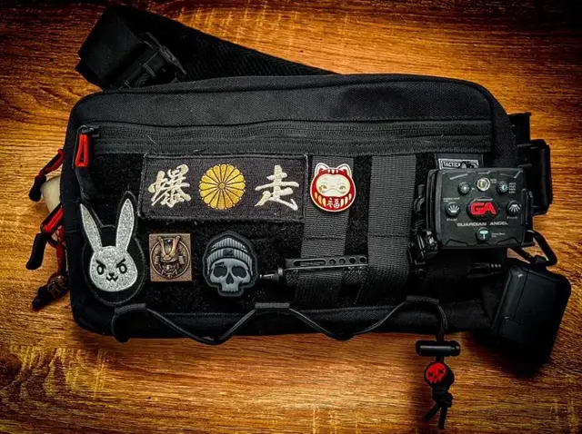 Casual everyday bag with multiple zipper storage pockets, multifunctional activity structure, and MOLLE webbing, suitable for DIY. Special thanks to RD Urbano for the great photo!  ✨ L3C, make your EDC more secure. https://www.geekedcstore.com/products/cache-l3c-edc-shoulder-bag #tacticalgeek #edcpatch#edcpouch #edcorganizer #gear                         
