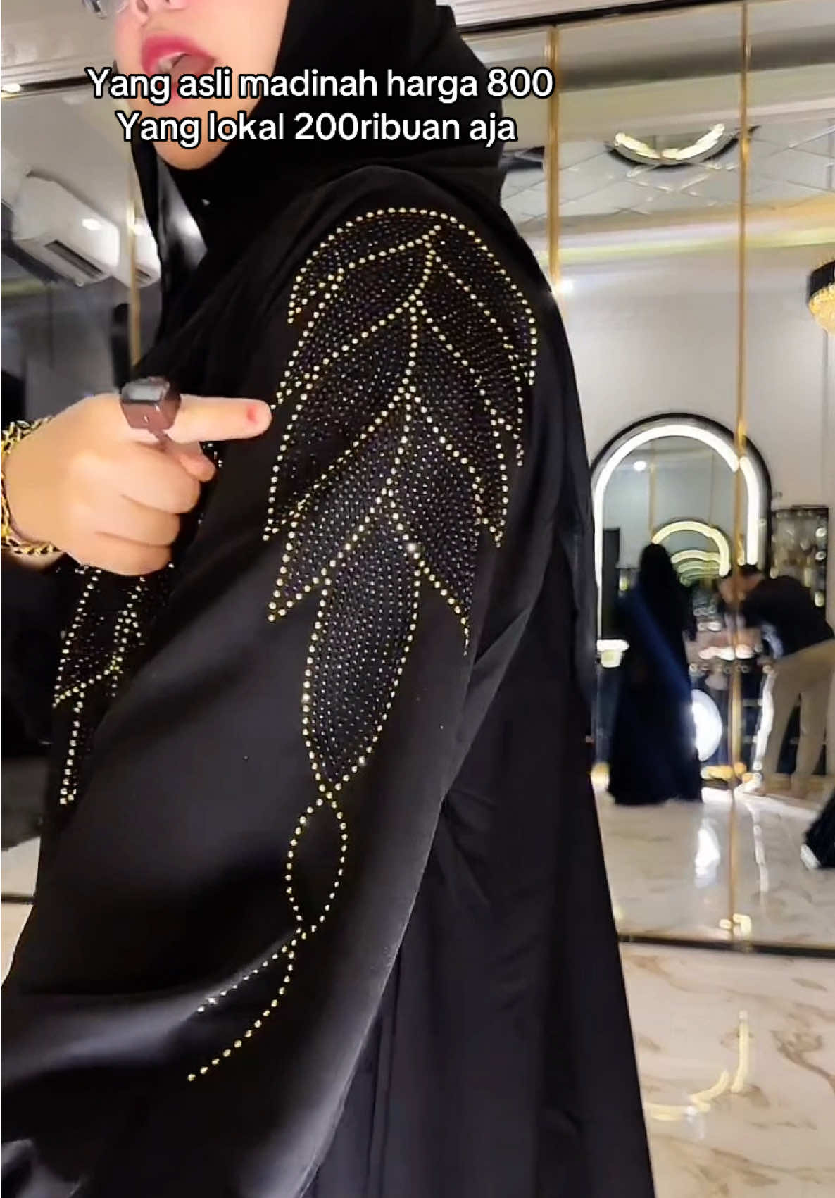 Yg asli impor madinah harga  800 RIBUUU TAPI YANG LOKAL CUMA 200 ribuan ajaaaa loh 💕#fyp #abaya #belilokal 