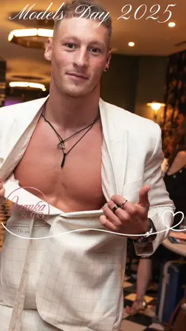 London men’s fashion 🔥 Runway vibes, bold style. Captured by Tom Kokulos 🎥📸 #MensFashion #LondonFashion #MensStyle #RunwayLondon #LondonPhotographer #StreetStyleLondon #FashionShow