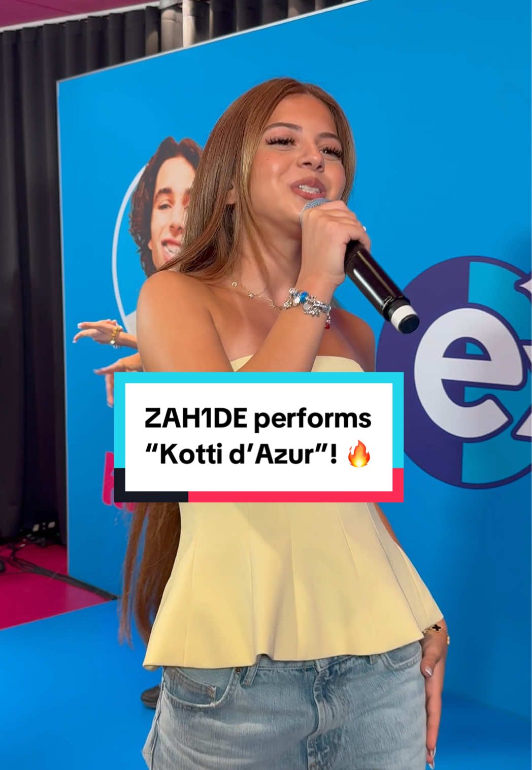 Lipgloss & Kaugummi it is! 😅❤️ @𝐙𝐀𝐇𝐈𝐃𝐄 @WrigleysExtra_Germany #zah1de #wrigleys #kottidazurzahide 