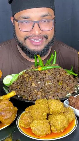 Eating Mutton Boli And Green Chilli#eating #hungary #bdbesteverfood #Foodie#viral 