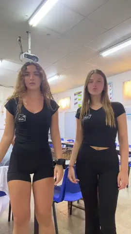 נחשו מי הרקדנית ומי הסכסכנית @שי-לי  #foryou #trend #טרנדיות #ביתירח #עמקק