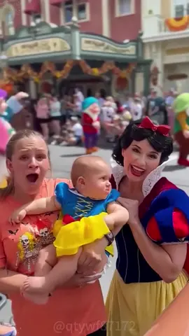 Kids happing meet their favorite Disney character ❤️|| This little imaginary world is so beautiful 😍 #baby #kid #toddler #disney #disneyworld #cute #Love