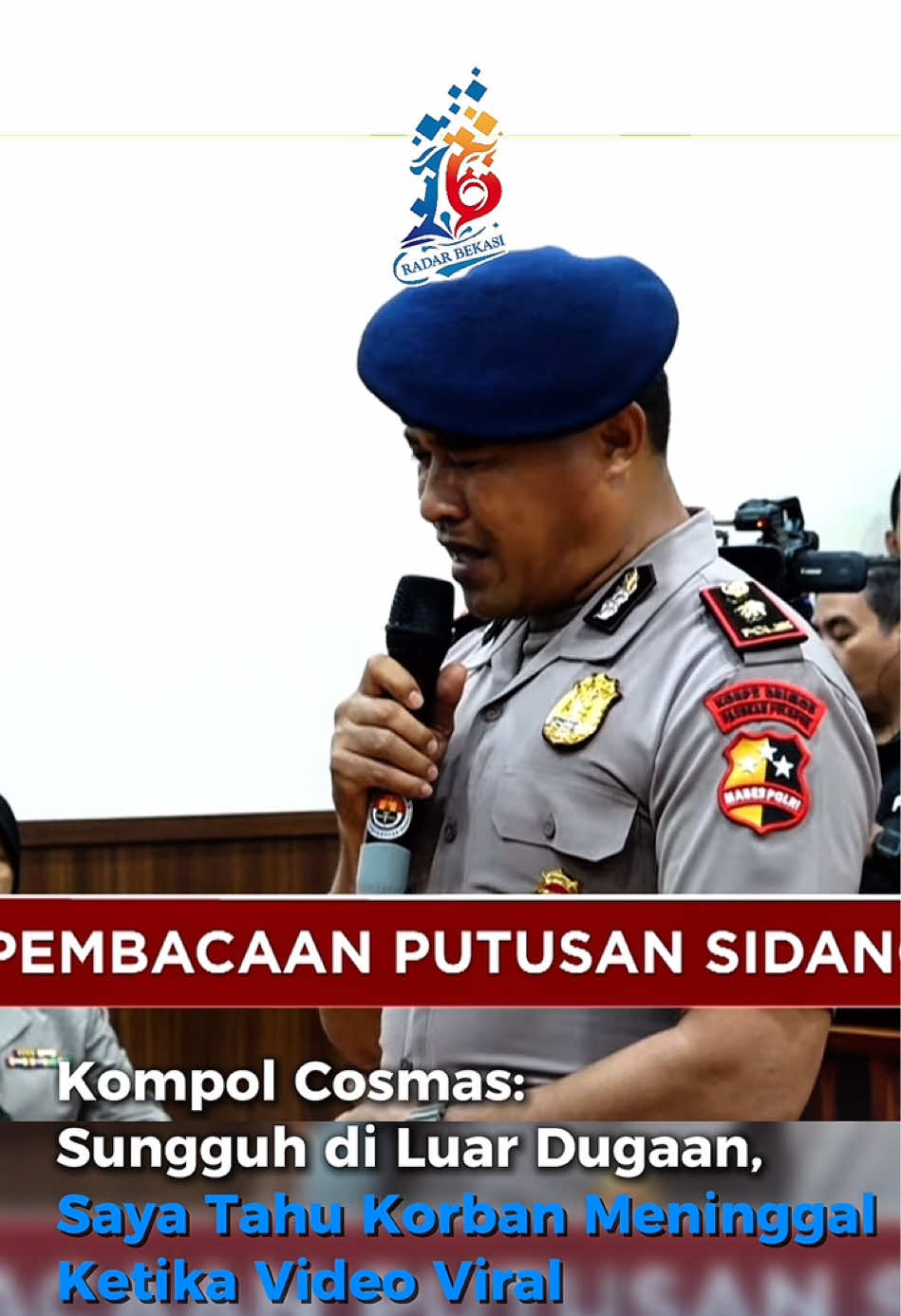 Kompol Cosmas Kaju Gae, Komandan Batalyon C Resimen IV Korps Brimob Polda Metro Jaya, dijatuhi sanksi pemberhentian tidak dengan hormat (PTDH) alias dipecat dari Polri, terkait kasus tewasnya Affan Kurniawan, pengemudi ojek daring yang dilindas kendaraan taktis Brimob saat penanganan unjuk rasa pada Kamis (28/8) lalu. Putusan tersebut dibacakan dalam sidang Komisi Kode Etik dan Profesi (KKEP) di Gedung TNCC Mabes Polri, Jakarta, Rabu (3/9). Dalam persidangan, Cosmas mengaku tidak mengetahui bahwa kendaraan taktis yang ditumpanginya menabrak dan melindas korban. Ia menyatakan baru mengetahui peristiwa itu setelah video kejadian viral di media sosial. “Sungguh-sungguh di luar dugaan dan saya mengetahui korban meninggal ketika video viral. Dan kami tidak mengetahui sama sekali pada peristiwa dan kejadian tersebut,” ungkap Cosmas. #polri #ojol #sanksi #kodeetik