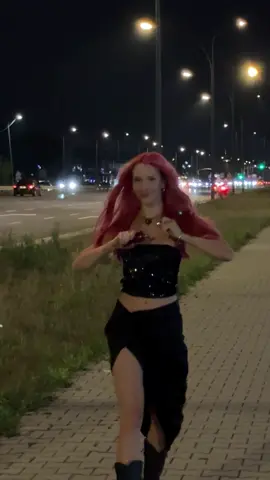 [reklama] Każdy dzień daje mi nowe wyzwania - randka, trening, próba, koncert. W każdej z tych chwil towarzyszy mi zapach, który dodaje odwagi i sprawia, że czuję się wyjątkowo. ✨ Attraction Instinct od @avonpl - wieczorowy, głęboki i zmysłowy, rozbudza wyobraźnię i sprawia, że odważam się sięgać po więcej. Zmysłowa orchidea, soczysta truskawka i kusząca słona wanilia tworzą kompozycję, która przyciąga spojrzenia i dodaje pewności siebie. Trwały aż do 8 godzin. A Ty… odważysz się poczuć? ❤️️‍🔥 👉 Teraz w premierowej promocji: już za 69,99 zł przy zakupie minimum 2 dowolnych zapachów (także z linii Attraction, TTA i Perceive). #avonpolska #współpracareklamowa #daretofeel #avonattraction #perfumy