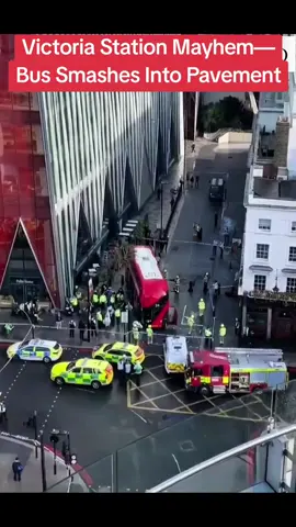 Breaking London News 🚨 — Chaos at Victoria Station as a double-decker bus mounted the pavement, injuring several people and sparking scenes of panic. Eyewitnesses reported screams as commuters scattered, while paramedics treated the wounded on-site. Police have cordoned off the area and launched an urgent investigation into whether driver error or mechanical failure was to blame. London Mayor Sadiq Khan has promised answers. #LondonNews #VictoriaStation #BreakingNews #BusCrash #LondonEmergency 