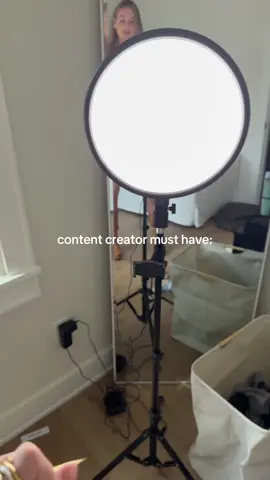 Makes my video sm better #contentcreator #ttsaffiliate #TikTokShopCreatorPicks #ringlight #influencer 