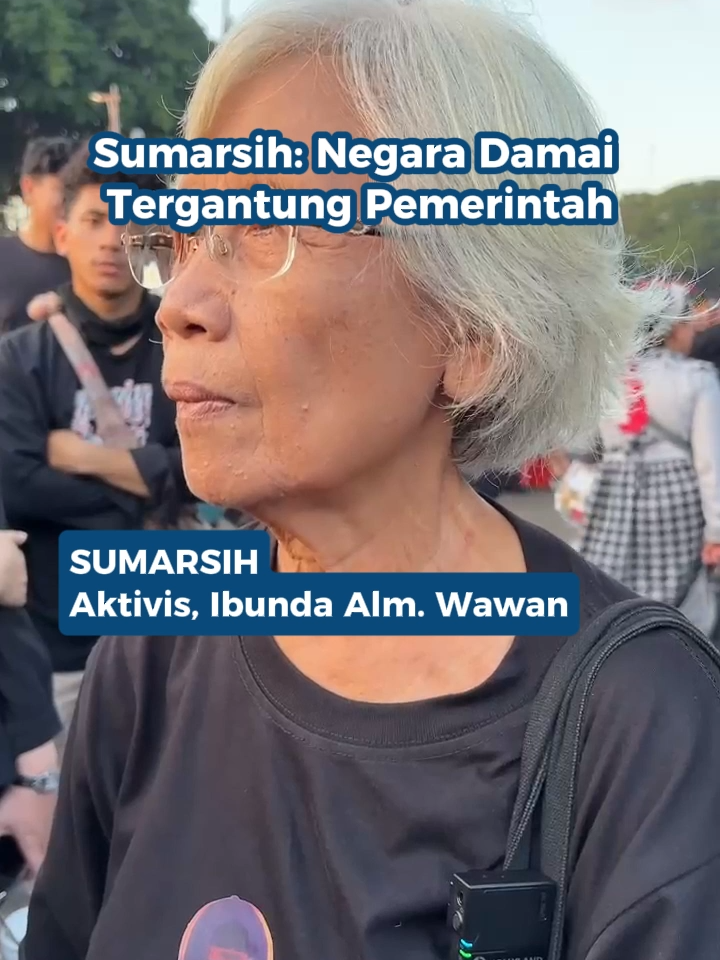 Maria Catarina Sumarsih, ibu dari Wawan, mahasiswa yang tewas pada 1998, menjawab soal tuduhan makar yang diterima gelombang aksi demonstrasi yang berlangsung sejak 25 Agustus 2025. Sumarsih menyebut aksi protes menuntut keadilan bagi korban pelanggaran HAM akan selalu ada selama pelaku menerima impunitas. Video Jurnalis: Hanifa Khayla Putri #aksikamisan #sumarsih #pelanggaranHAM ##cut