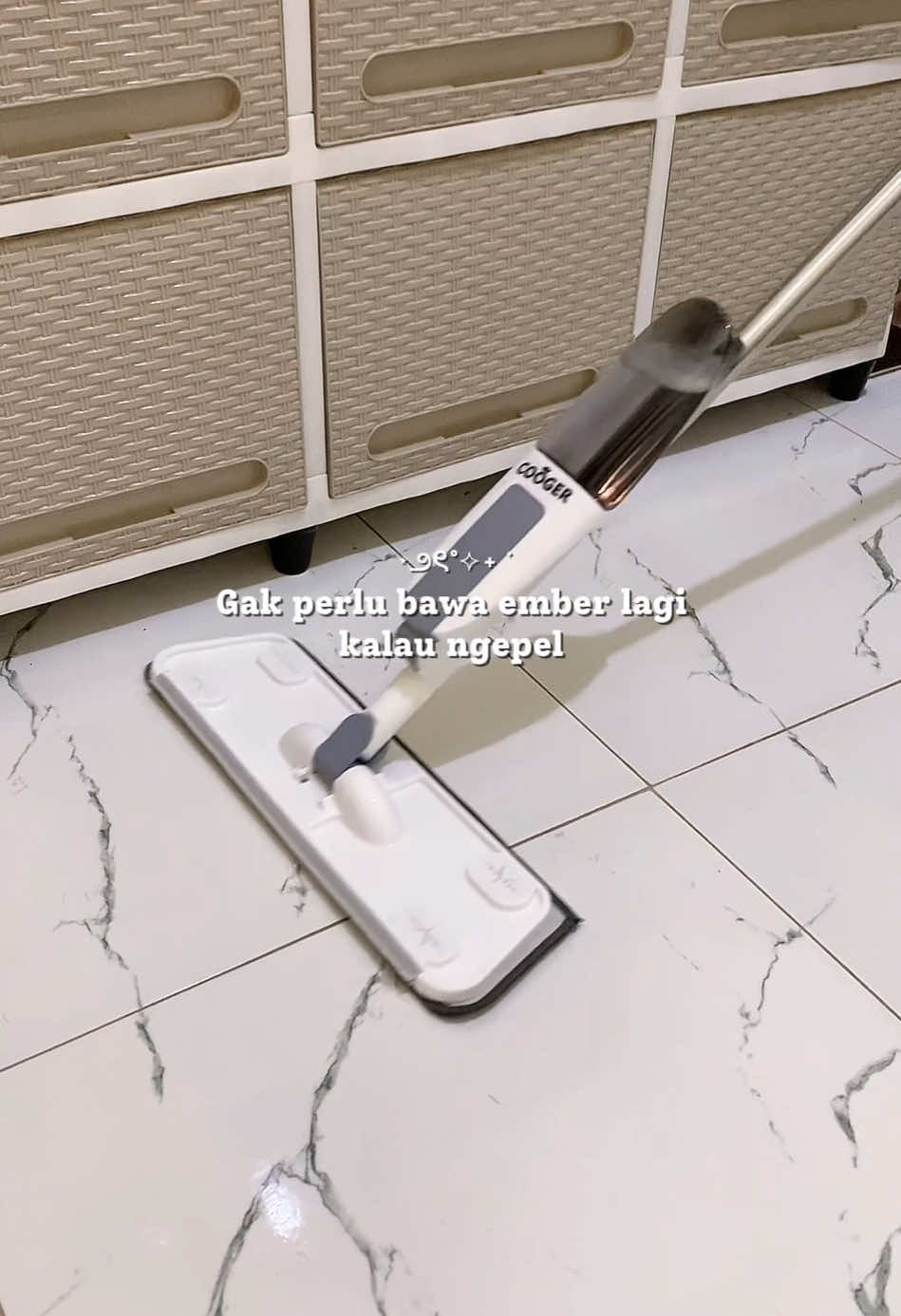 Sekarang kalo ngepel ga perlu bawa2 ember lagi, praktis banget pake pel iniii😍💗 @COOGER Indonesia  #pelsemprotlantai #spraymop #pellantai #pellantaipraktis #cooger 
