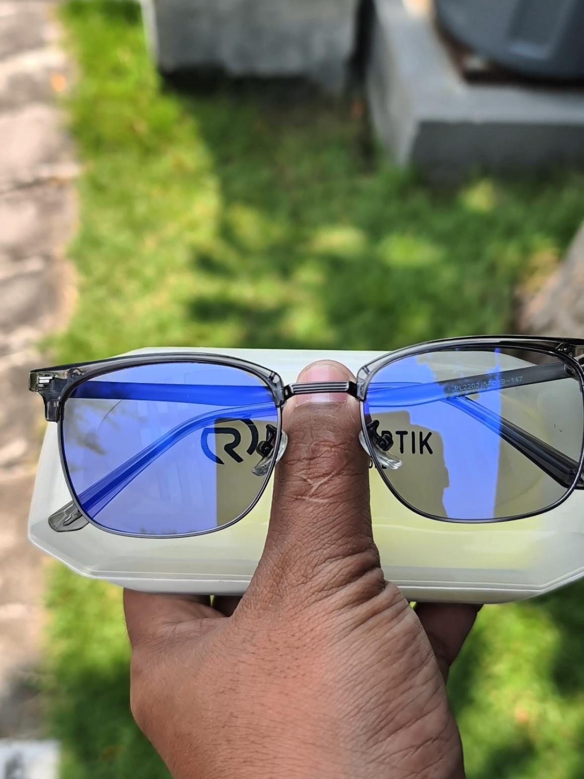 Kacamata Bluecromic Drive #promoseruweekend #kacamataantiuv #kacamataphotocromic #kacamatabluecromic #fypシ゚ 