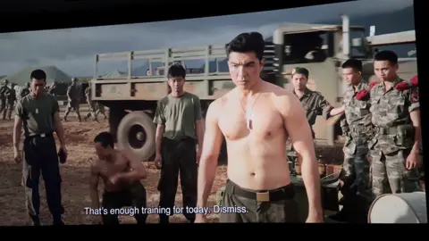 Địch mạnh cỡ này chống đỡ làm saoooo 🙈🙈🙈 #Mưađỏ #stevennguyễn #ypf #phimhay #xuhuong 