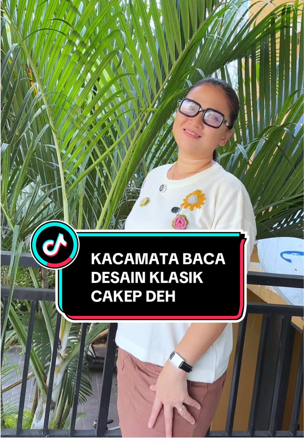 HARGA PROMO !!  Kacamata baca desain klasik cakepp deh !! Lensa bisa di pilih sesuaikan dengan pilihan kamu, sudah anti radiasi, untuk frame ada yg bentuk kotak dan bulat. Ayo di order jgn sampai kehabisan.  #kacamatabaca #kacamata #kacamatamurah #kacamataklasik #kacamatapine 
