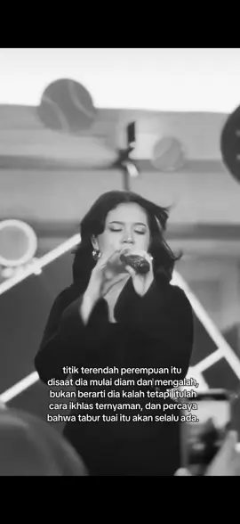 _ karna setiap kebohongan dan pengkhianatan yang tidak kamu ketahui pasti akan di tunjukan dan di perlihatkan Tuhan dengan cara yang sempurna. begitulah cara dunia berpihak pada orang yang tulus hatinya. @shabrina.leanor  #sangpenggoda #shabrinaleanor #quotes #fyp #xbcyza 