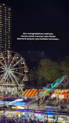 Menunggumu adalah seni manyakiti diri sendiri yang aku sukai 😌