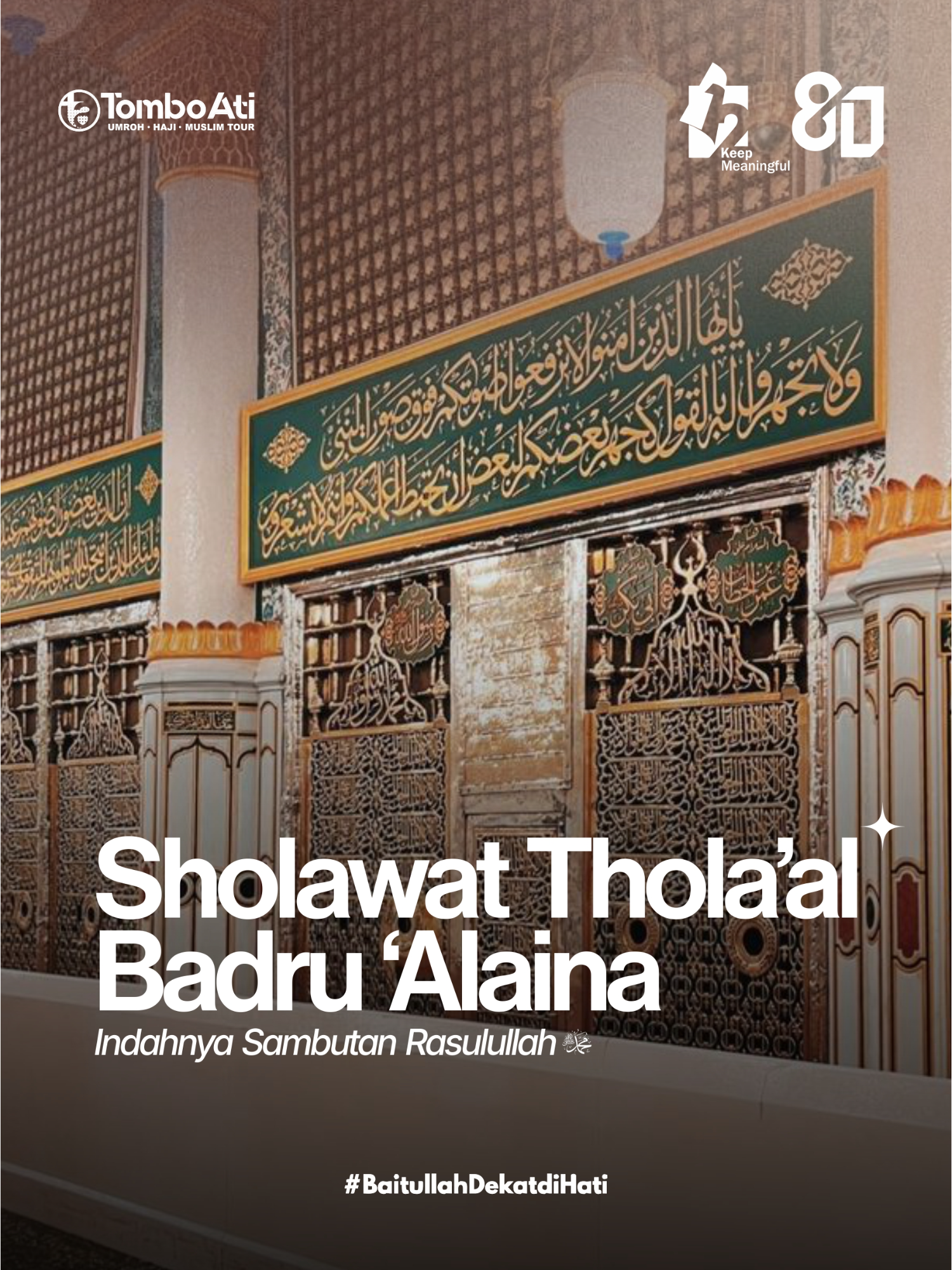 📿 Thola’al Badru ‘Alaina adalah syair penuh cinta, dilantunkan kaum Anshar saat Rasulullah ﷺ hijrah ke Madinah. Mereka menyebut beliau seperti bulan purnama yang menerangi gelapnya kehidupan. 💡 Yuk, amalkan sholawat dengan sederhana: – 3x / 7x setelah shalat. – Lebih utama diperbanyak di malam Jumat. – Istiqamah & ikhlas lebih bernilai daripada sekadar banyak. ✨ Besok, Maulid Nabi bertepatan dengan Jumat berkah. Dua cahaya dalam satu hari. Mari siapkan hati dari sekarang dengan sholawat, agar besok lisan kita ringan menyebut nama Rasulullah ﷺ 🤲 #MaulidNabi #Maulid1447H #MaulidMuhammad #JumatBerkah #SholawatJumat #RahmatUntukUmat #Baitullahdekatdihati #umrohmurah #umrohmalang #tomboati