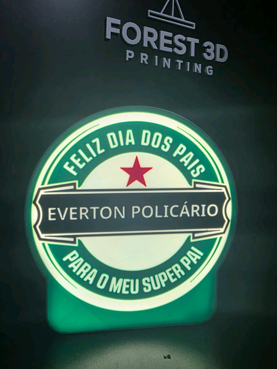 ✨ Seu nome, sua marca, seu bar! 🍺 Transforme qualquer cantinho numa experiência no estilo Heineken com essa luminária personalizada. 💡 Valor: R$120 📲 Chama no direct e garanta a sua. --- #cantinhodochurras #barzinhoemcasa #luminariapersonalizada #heineken #decoracaodebar 