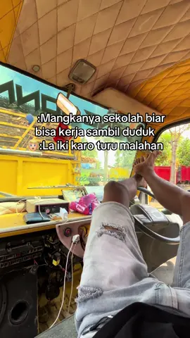 Kerjo nyambi turu🤣#fyp #masukberanda #trukmaniaindonesia #drivermuda 