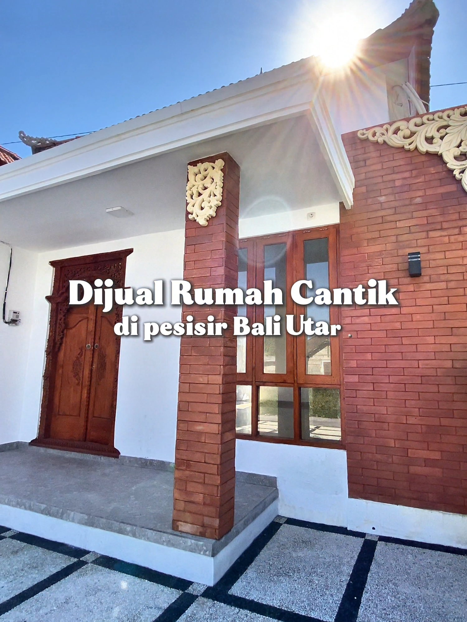 Pagi lihat sawah, sore jalan ke pantai. Dijual rumah siap huni baru hanya beberapa langkah ke Pantai Penarukan. Detail : Luas tanah 190 m2 Luas bangunan 98 m2 1 KT Luas + 2KM 1 Ruang keluarga Halaman belakang Garase Masih ada ruang jika ingin penambahan kamar Hanya 2 menit dari SMAN 3 Singaraja SHM + IMB Info detail & harga : WA 0823-3248-9040 #rumahsiaphuni #rumahdekatpantai #kavlingsingaraja