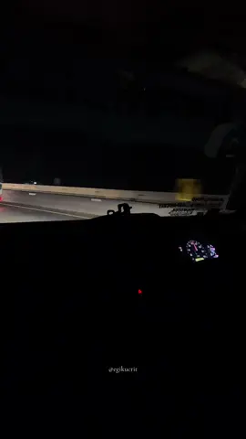 laki-laki mana yang gak sakit hatinya ketika dapat notif dari pacarnya “jangan chat/vc dulu ya, malam ini mau nemenin ayank aku dulu,gak usah dibalas”