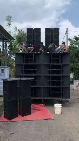 loading bos @soponyono.entertainment @oniiii.ap  #riswandaaudio #brewog #labalabaaudio #bpaudio #soundsystemmalang 