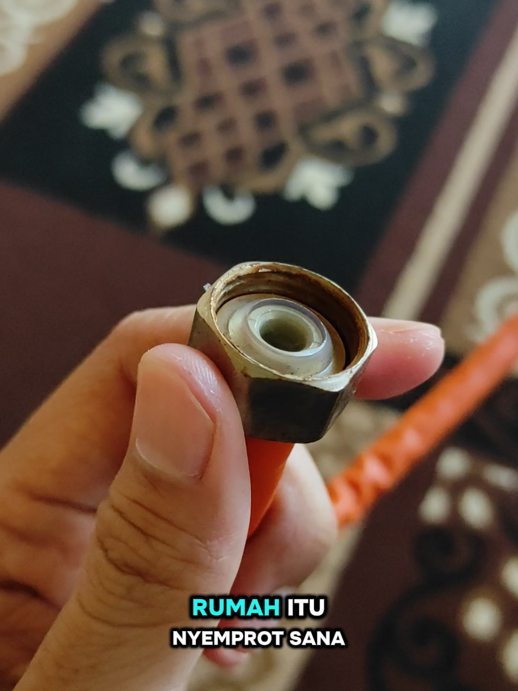 Sambungan Keran atau selang Flexible, solusi air keran yang susah diatur semprot sana kesini. #selangair #keran #selangfleksibel #sambungankeran #gajiansale 
