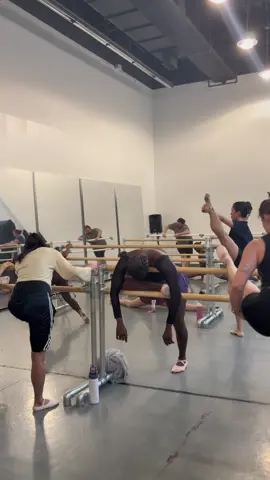 ABSOLUTELY TERRIBLE, and all my fault PSA: warm up before class, even if it’s just for five mins #adultballet #ballettok #beginnerballet #nycballetclass 