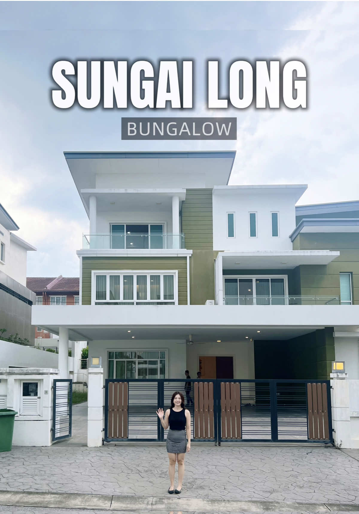 🇲🇾 3-Storey Bungalow @ Taming Mutiara, Sungai Long🏡 Selling at RM 4,500,000✨ - Freehold  - Land Size : 7,200 sf  - Built Up :  7,300 sf - 7 Bedroom 9 Bathroom - Fully furnished  - Car Porch fits 6 Cars  - Gated and Guarded 👮🏻‍♀️ Dm for more info or private tour❣️ #kajang #luxuryhomes #housetourmalaysia #bungalowforsale #realestatemalaysia 