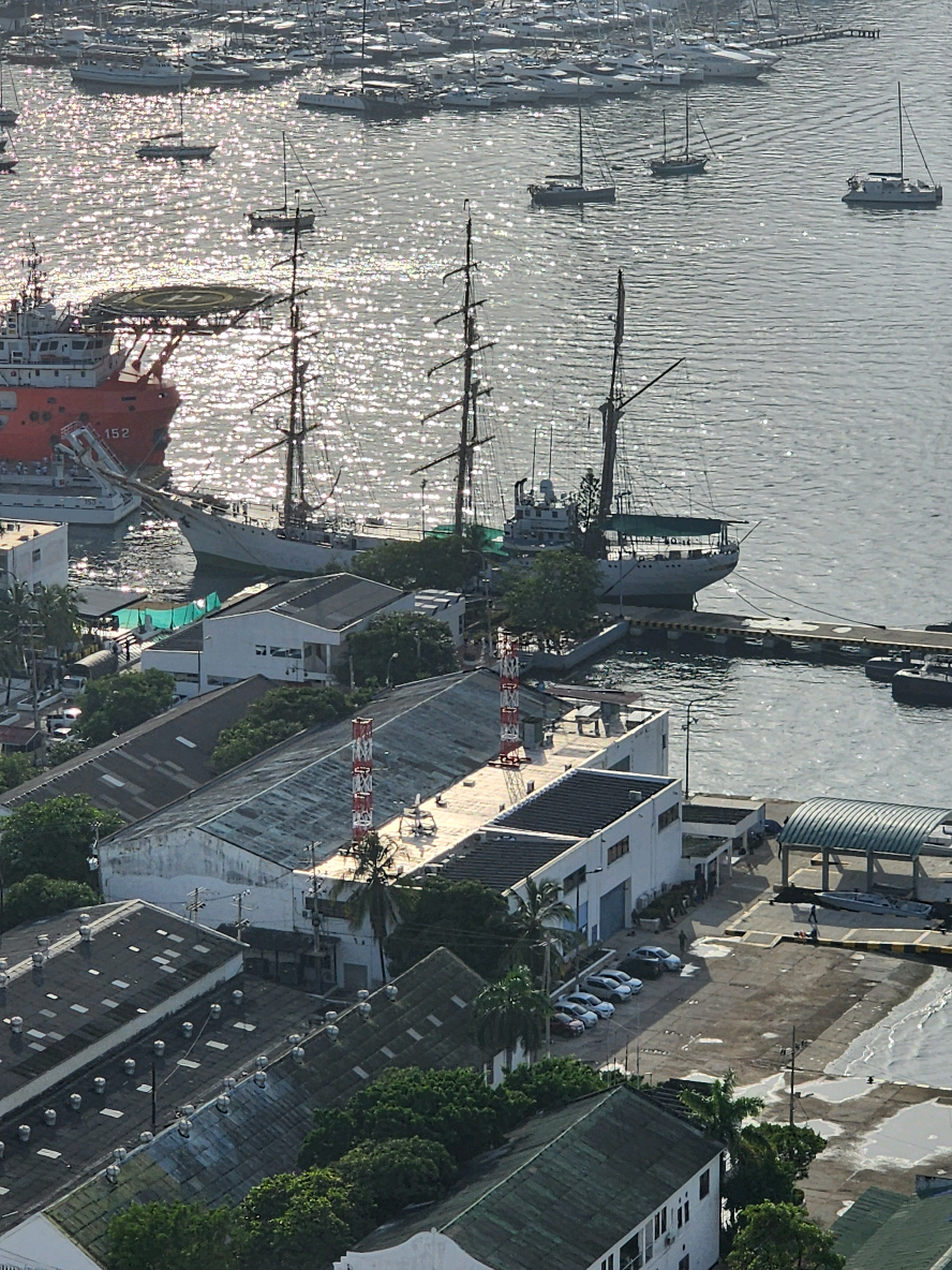 Base naval de Cartagena.  La vista atlética.  #basenaval #armada #cartagenadeindias🇨🇴 #fanpage❤ #viraltiktok 