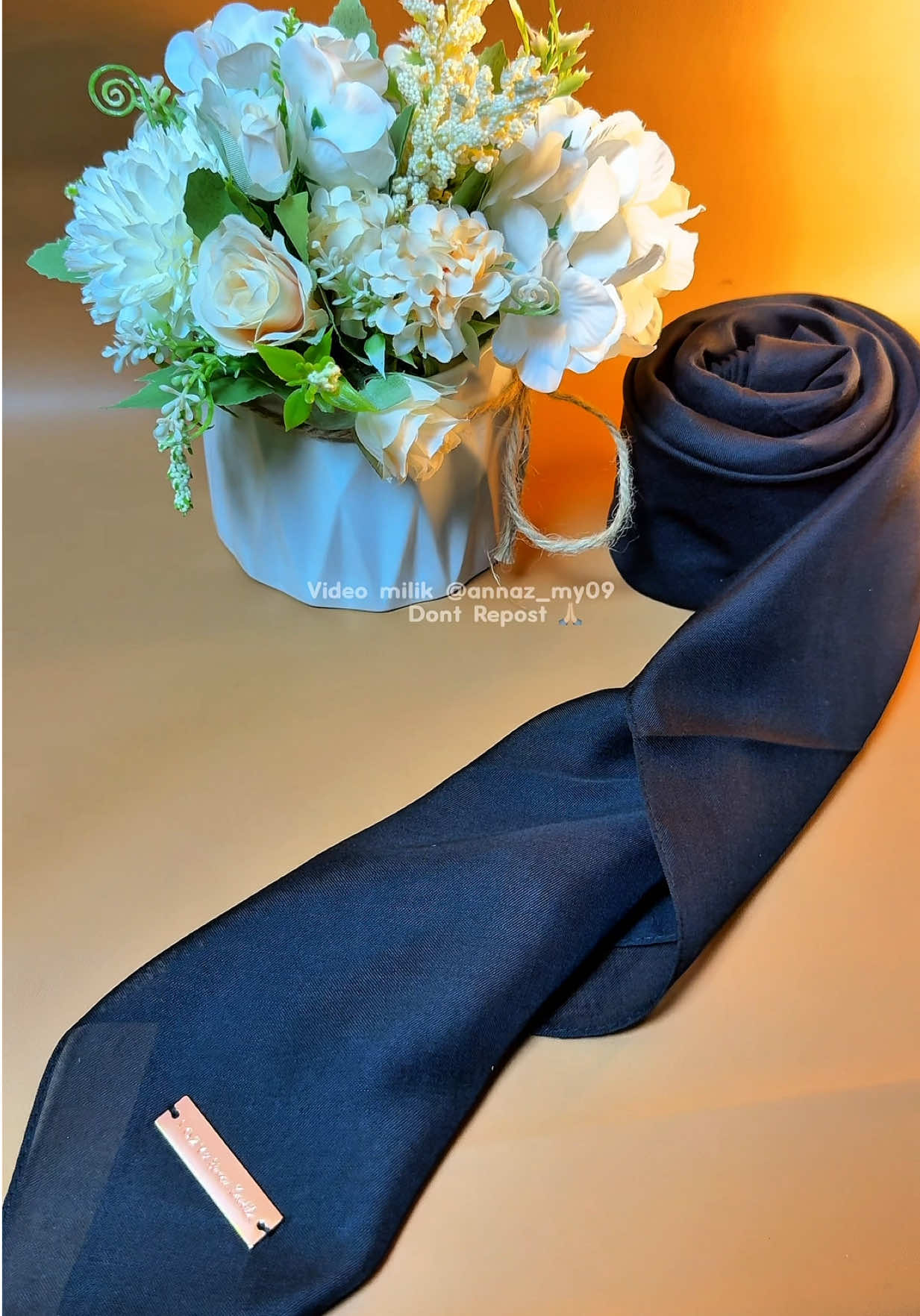 HIJAB PARIS LOZY X BIANCA KARTIKA 🖤 Jilbab segiempat paris voal square adem🤍 #lozyh ijab #jilbabparis #hijabstyle #ootdhijab #hijabvoal 