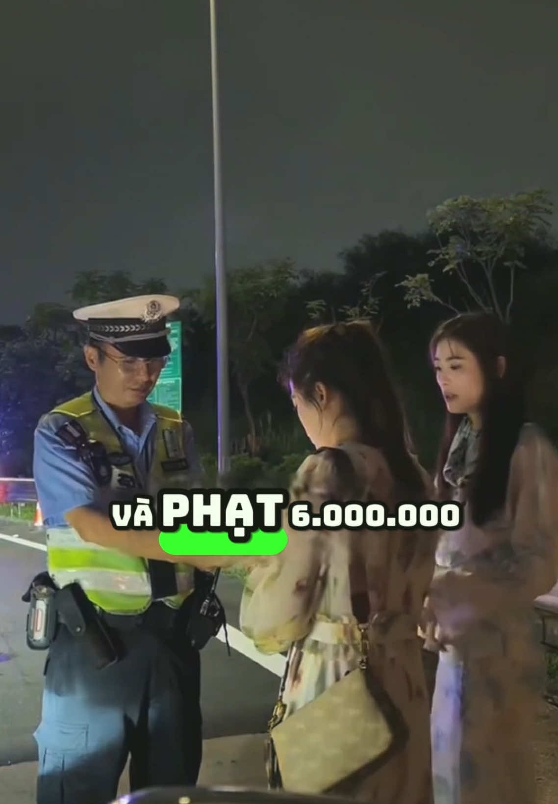 Dừng xe vì sự cố vẫn bị phạt? Cao tốc không phải ai cũng hiểu đúng! #PhatOan #LanKhanCap #GiaoThongVietNam #LaiXeAnToan #OtoVietNam #PhatNguoi #CameraPhatNguoi #KinhNghiemLaiXe #SuCoGiaoThong #DungXeDungCach #TaiXeViet #LuậtGiaoThông #MeoLaiXe #CaoTocVietNam #CauChuyenThucTe