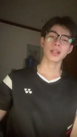 Đeo kính vô còn ai bảo bad