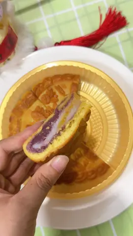 Bánh trung thu nướng nhân mochi ... #banhtrungthu #trungthu 