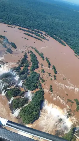 🚁💆‍♂️🌞😎🌈🇦🇷🙏🤝🇧🇷#siempreesmejorconunguia  #parquenacionaliguazu  #parquenacionaldoiguaçu #cataratastodoelaño #noalimentatalafaunasilvestre 