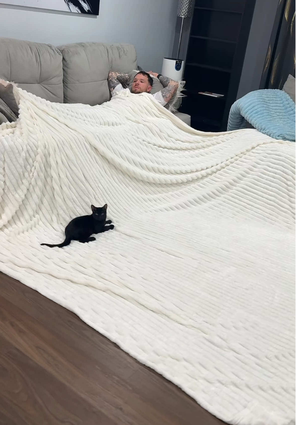 Warning: you’ll never want to get out of bed 😍   #tiktokshopcreatorpicks   #CozyVibes   #Blanket #HomeEssentials   #Comfy 