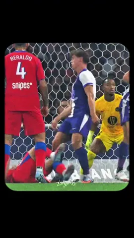 🔥 João Neves… الهاتريك الأسطوري بالمقصيتين والتسديدة الصاروخية! ليلة لا تُنسى… هدف بمقصية خارقة، ثم لمسة فنية باردة لا تصدق، وأخيرًا صاروخ من خارج المنطقة هز الشباك. João Neves لم يسجل مجرد هاتريك، بل كتب قصيدة كروية خالدة ستبقى في ذاكرة الجماهير. #جواو_نيفيز #باريس_سان_جيرمان  مقصيتان لأن واحدة لا تكفي… 🎩⚽️✨ 