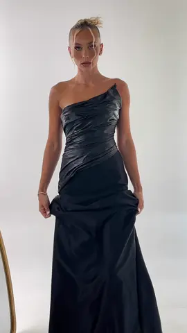 Dress by: @Shlomit_belay  @Einat_belay   Makeup: @hodayamakeup  Social: by.atitegev