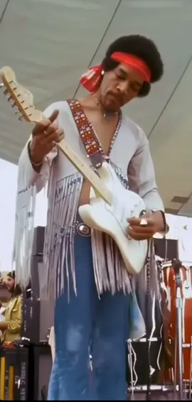 🎙️ “Hey Joe (Live)” – un lamento con alma de blues y cuerpo de fuego. El escenario arde. La historia se graba con distorsión. 🎸 #JimiHendrix #HeyJoe #LiveHendrix #GuitarLegend #ClassicRock  