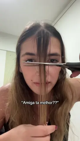 A necessidade de cortar a franja no meio de um surto da madrugada 