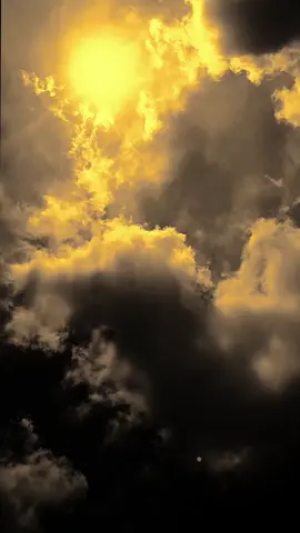 حتى بعد أن علمت أن الأمر مستحيل، مازلت أتمنى أن تصبح الاستحالة حقيقة *Bahkan setelah tau itu mustahil,aku masih mengharapkan kemustahilan itu menjadi nyata* #katakataarab#quotesislamic#syairarab#arabicsong#xyzbca