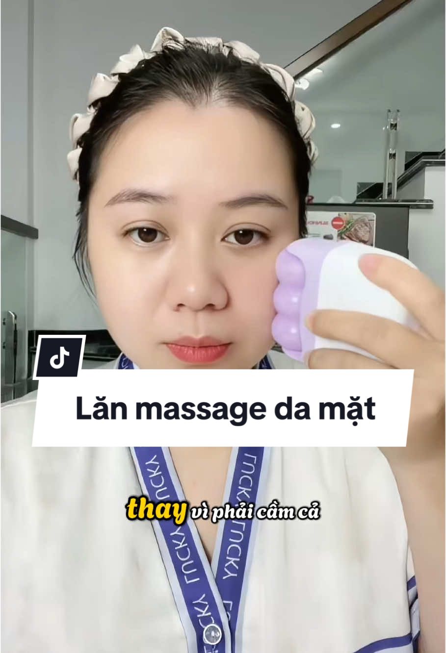 Lăn masage da đá lạnh đây chị em mình ơi. Nhỏ mà có võ dùng thích lắm nha. Chị em mình tham khảo nha🥰#massage #phunu #chamsocda #mebimsua #mevabe 