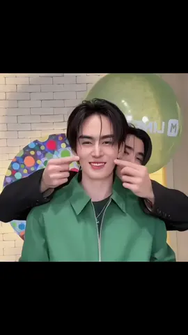 Perth curent obsession is pinch tata cheek #perthsanta #santapp #perthppe 