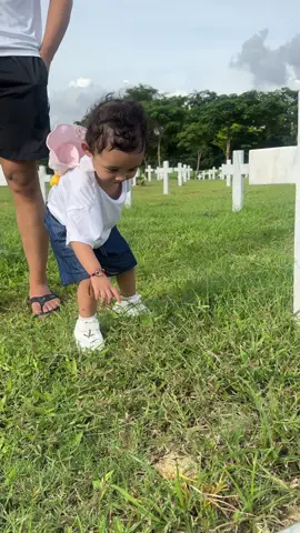 start them young in botany. grass naman. 😂