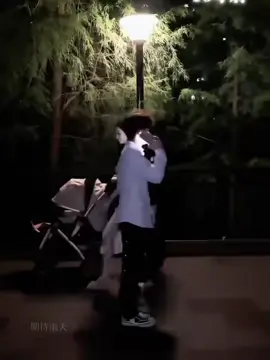 美丽的花朵终究会凋谢 如果你说你爱他们但不保留他们，爱情就会结束。” ”hoa đẹp rồi hoa cũng tàn nói yêu mà không biết giữ thì tình cũng tan.