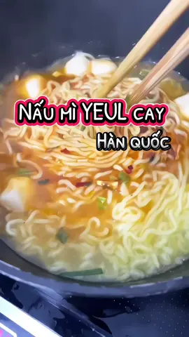 Thèm mì cay mà mưa quá thì làm sao ạ? #micay #yeul #mukbang #xuhuong #lahann🐰 