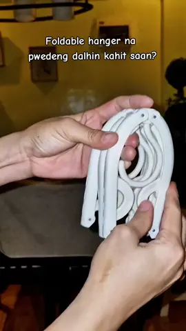 travel friendly hanger 💯🥰 #hanger #foldablehanger #travelhacks #travelfriendly #travelhacks 