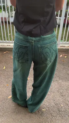 Not your average denim. Meet the green baggy jeans that break the rules. #miraclemates #matesclub #outfitinspo #baggyjeans #fyp 