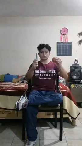 Ya me ando inspirando de nuevo 🔪🍎. Valoren mis esfuerzos banda, me piqué un 🥚.😢 #viral #fyp #trick #skills #reels 